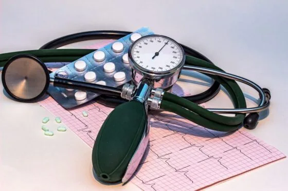 blood-pressure-monitor-1952924_1920-1480x987-1
