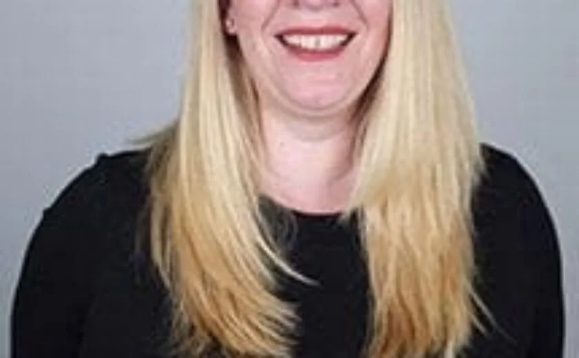 Caroline smiling in professional headshot