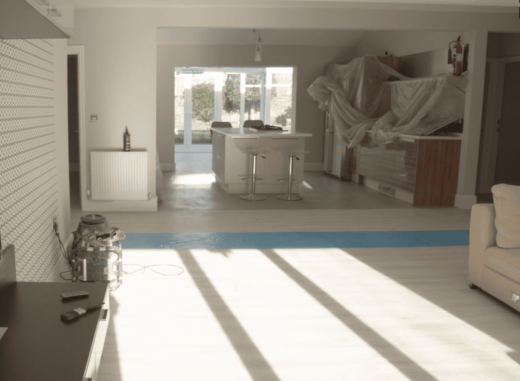 Les' kitchen being built